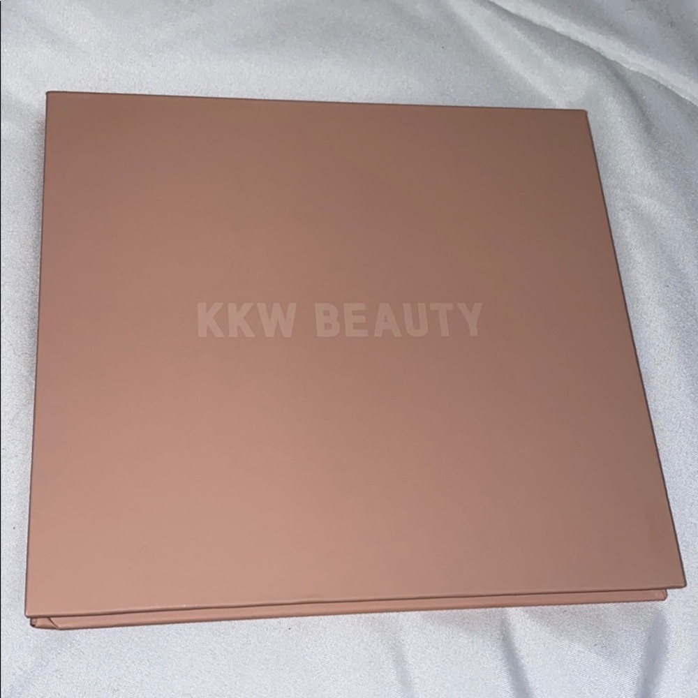 KKW Beauty contour and highlight kit